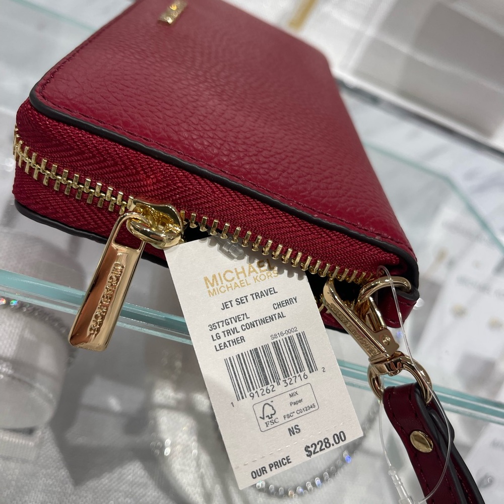 MICHAEL KORS Jet Set Travel Lg Continental Wristlet Phone Holder Wallet 
Cherry - Picture 4 of 16